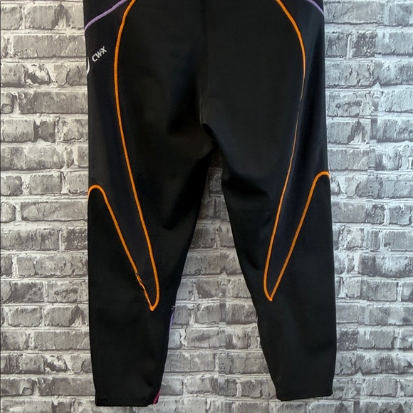 CW-X Stylish Black and Multicolor capri leggings - Picture 5 of 8